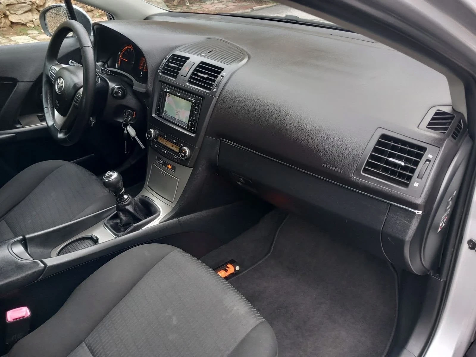 Toyota Avensis 1.8, снимка 7 - Автомобили и джипове - 53954396