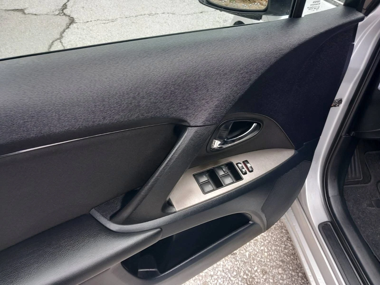 Toyota Avensis 1.8, снимка 9 - Автомобили и джипове - 53954396