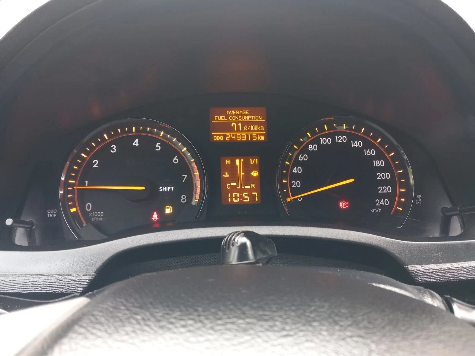 Toyota Avensis 1.8, снимка 11 - Автомобили и джипове - 53954396