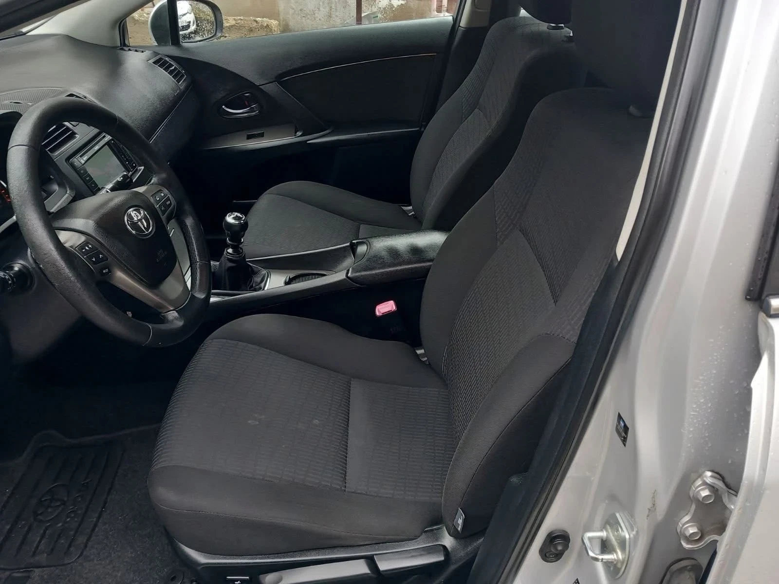 Toyota Avensis 1.8, снимка 6 - Автомобили и джипове - 53954396