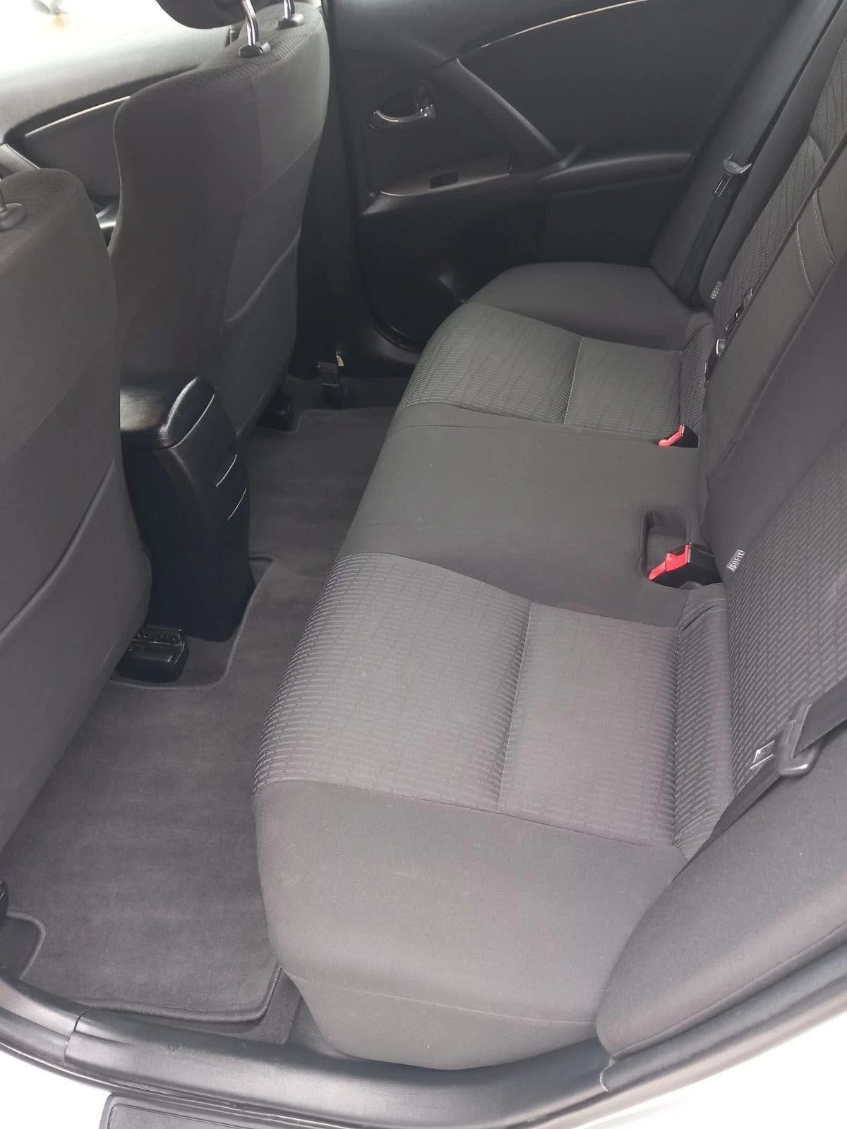 Toyota Avensis 1.8, снимка 8 - Автомобили и джипове - 53954396