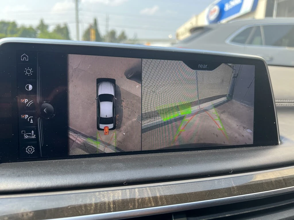 BMW 750 MPACK* ПАМЕТ* 360 КАМЕРА* ОБДУХВАНЕ, снимка 12 - Автомобили и джипове - 54509752