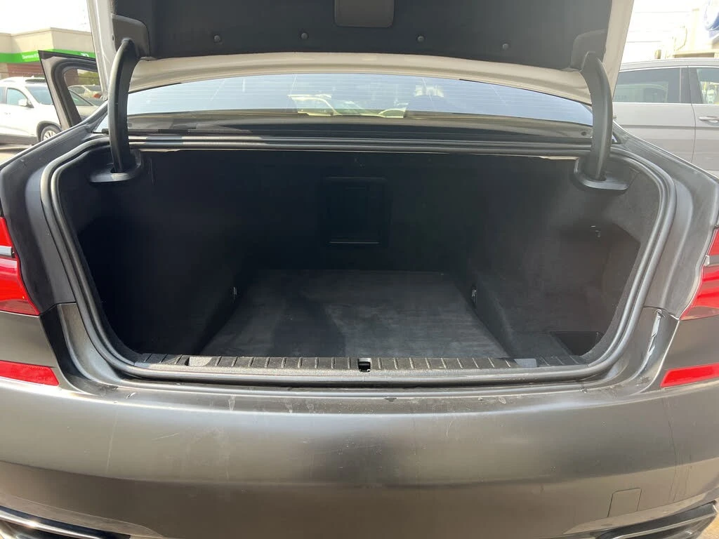 BMW 750 MPACK* ПАМЕТ* 360 КАМЕРА* ОБДУХВАНЕ, снимка 5 - Автомобили и джипове - 54509752