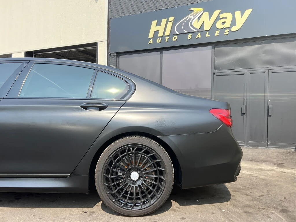 BMW 750 MPACK* ПАМЕТ* 360 КАМЕРА* ОБДУХВАНЕ, снимка 3 - Автомобили и джипове - 54509752