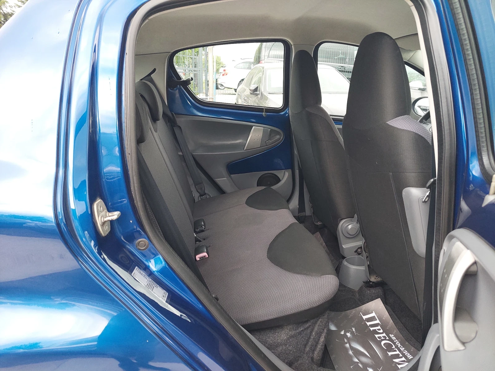 Toyota Aygo 1.0i - АВТОМАТИК, снимка 12 - Автомобили и джипове - 54545209