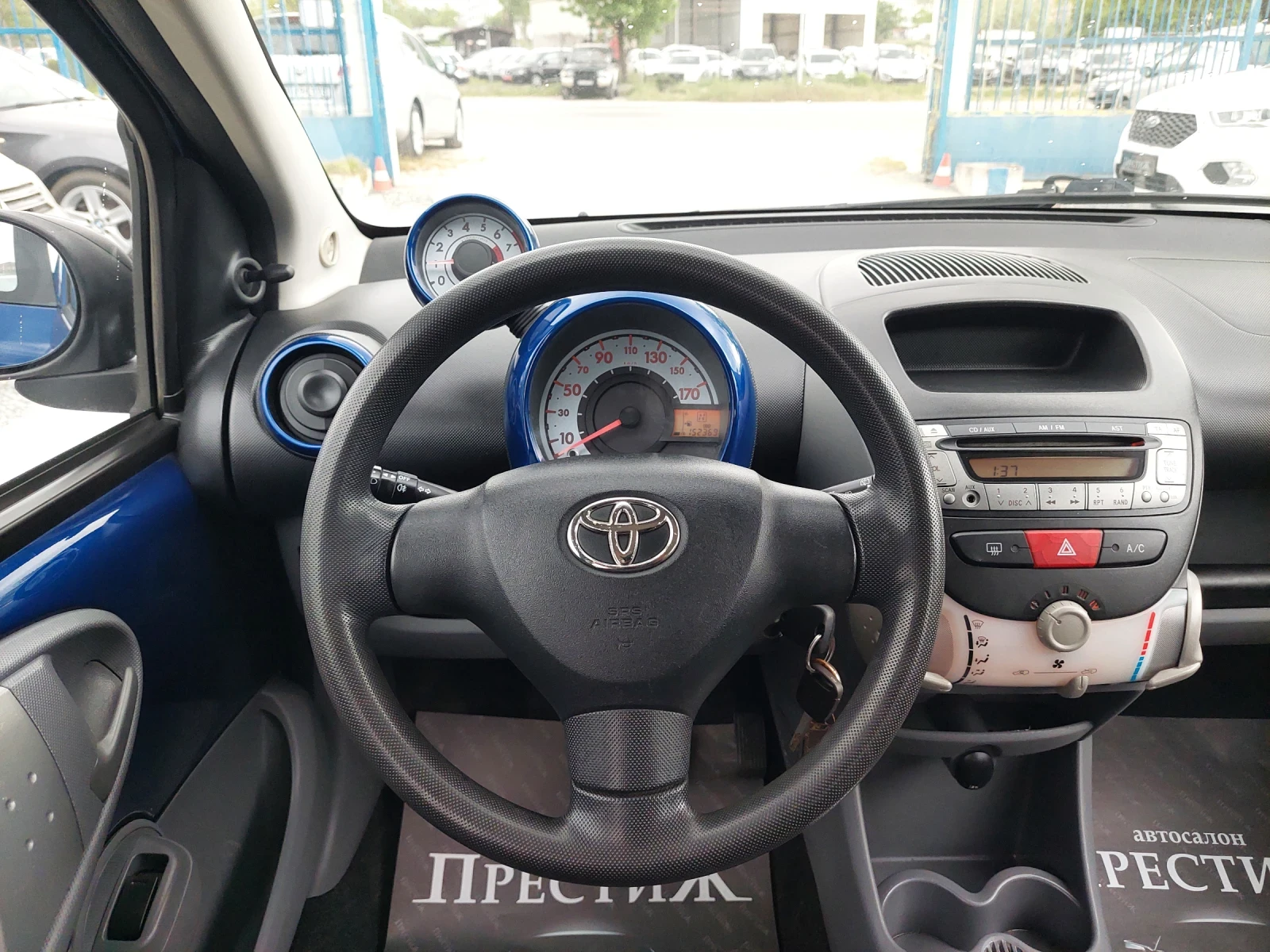 Toyota Aygo 1.0i - АВТОМАТИК, снимка 14 - Автомобили и джипове - 54545209