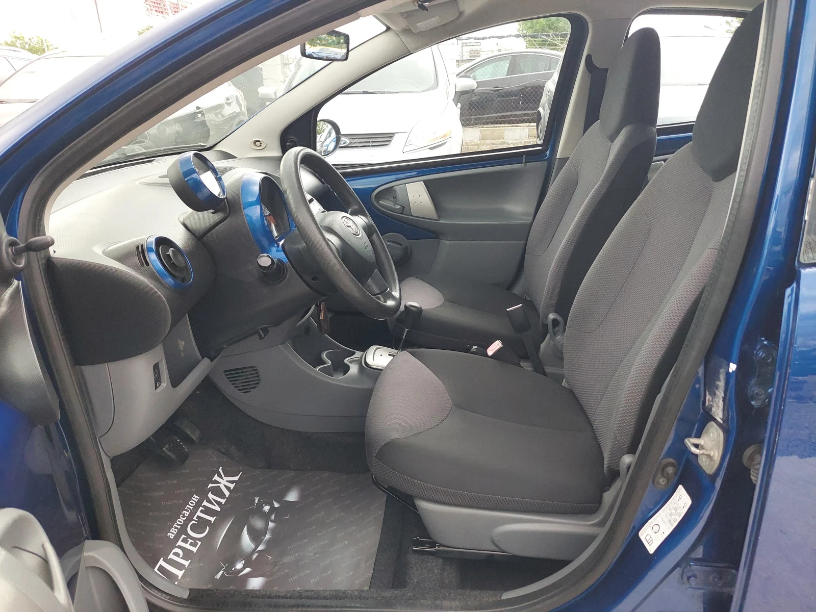 Toyota Aygo 1.0i - АВТОМАТИК, снимка 8 - Автомобили и джипове - 54545209