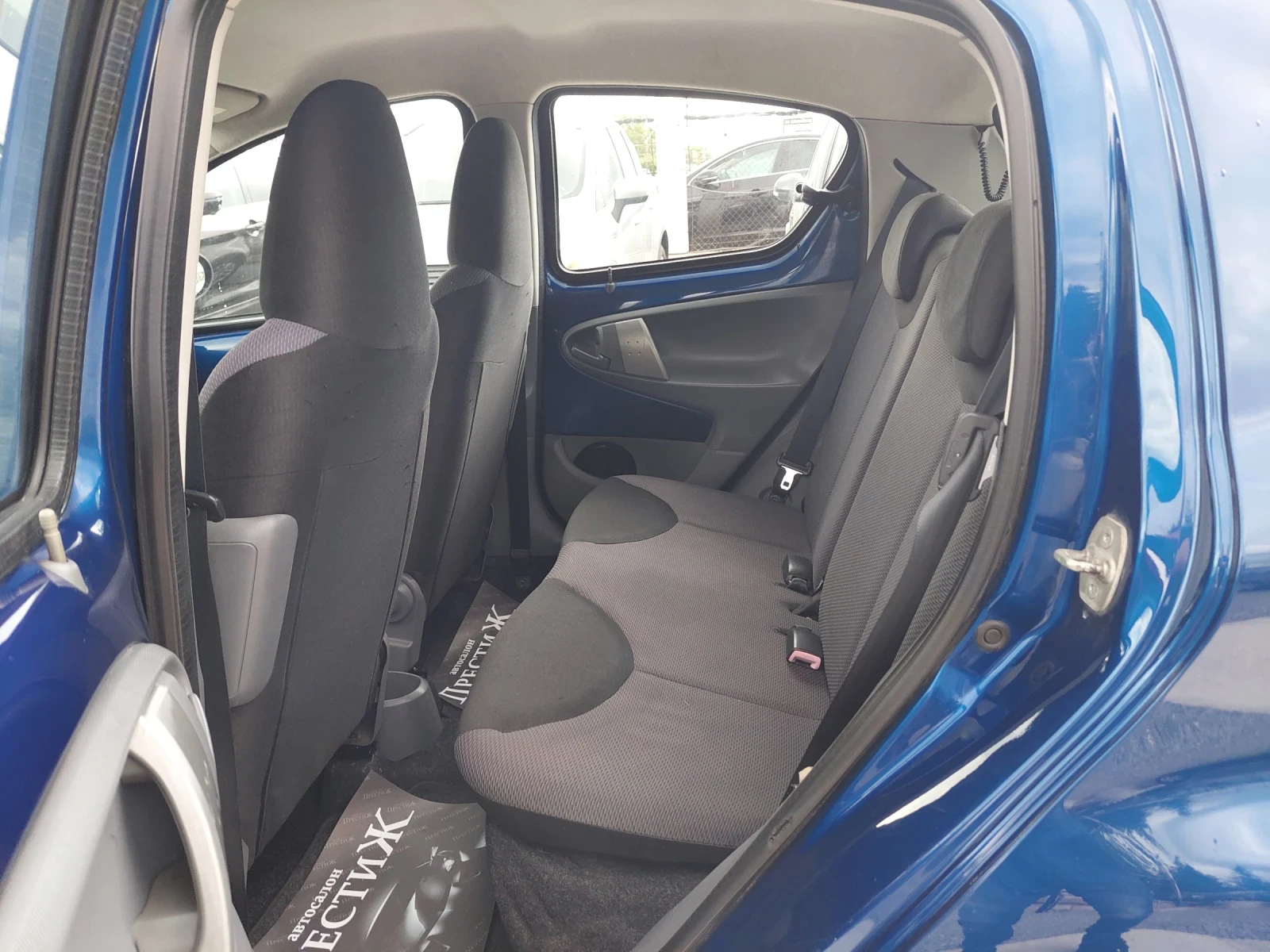 Toyota Aygo 1.0i - АВТОМАТИК, снимка 11 - Автомобили и джипове - 54545209
