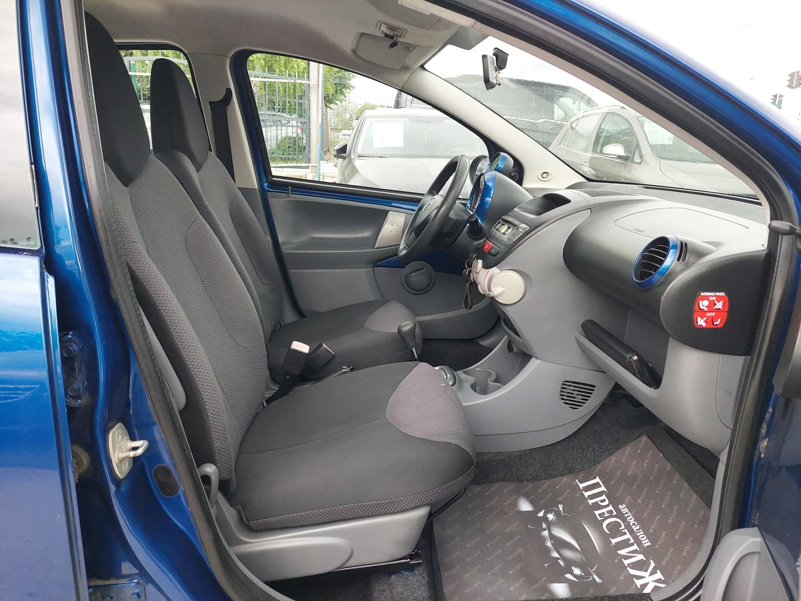 Toyota Aygo 1.0i - АВТОМАТИК, снимка 10 - Автомобили и джипове - 54545209