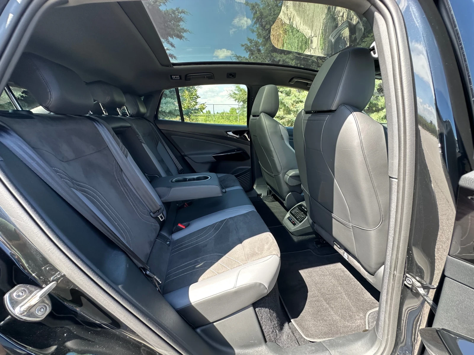VW ID.5 PRO/MATRIX/PANO/HEAD UP/360Cam/Keyless/МАСАЖ, снимка 11 - Автомобили и джипове - 54905391