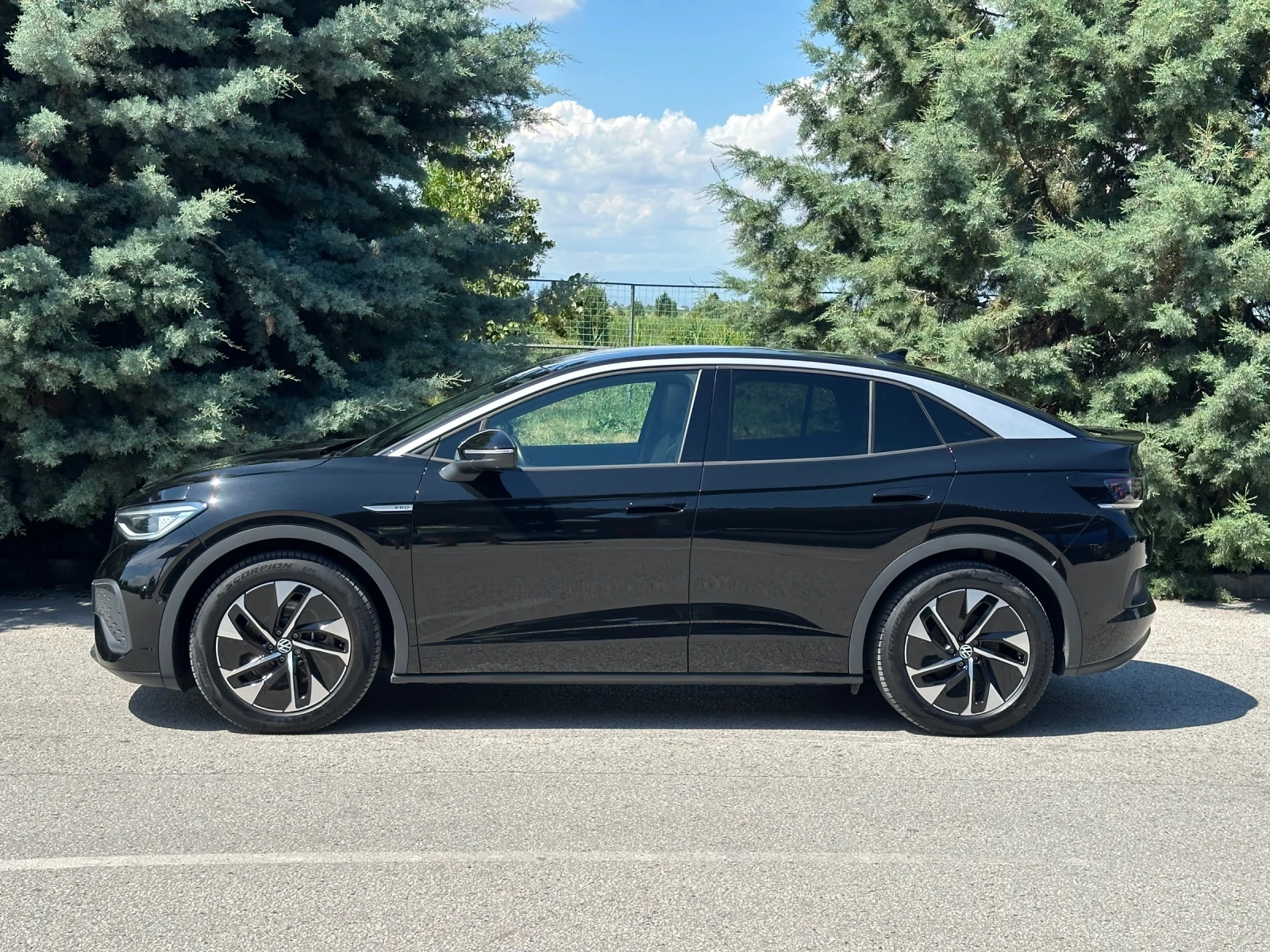 VW ID.5 PRO/MATRIX/PANO/HEAD UP/360Cam/Keyless/МАСАЖ, снимка 7 - Автомобили и джипове - 54905391