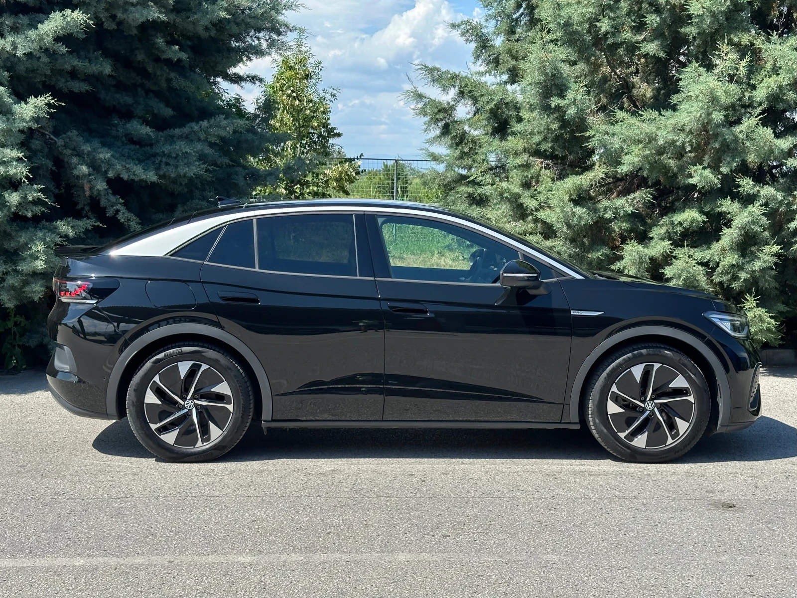 VW ID.5 PRO/MATRIX/PANO/HEAD UP/360Cam/Keyless/МАСАЖ, снимка 4 - Автомобили и джипове - 54905391