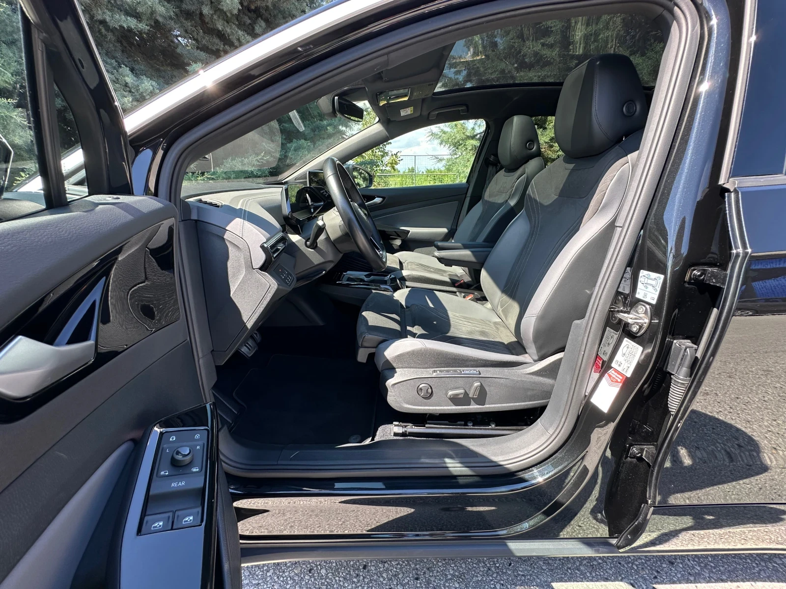 VW ID.5 PRO/MATRIX/PANO/HEAD UP/360Cam/Keyless/МАСАЖ, снимка 9 - Автомобили и джипове - 54905391