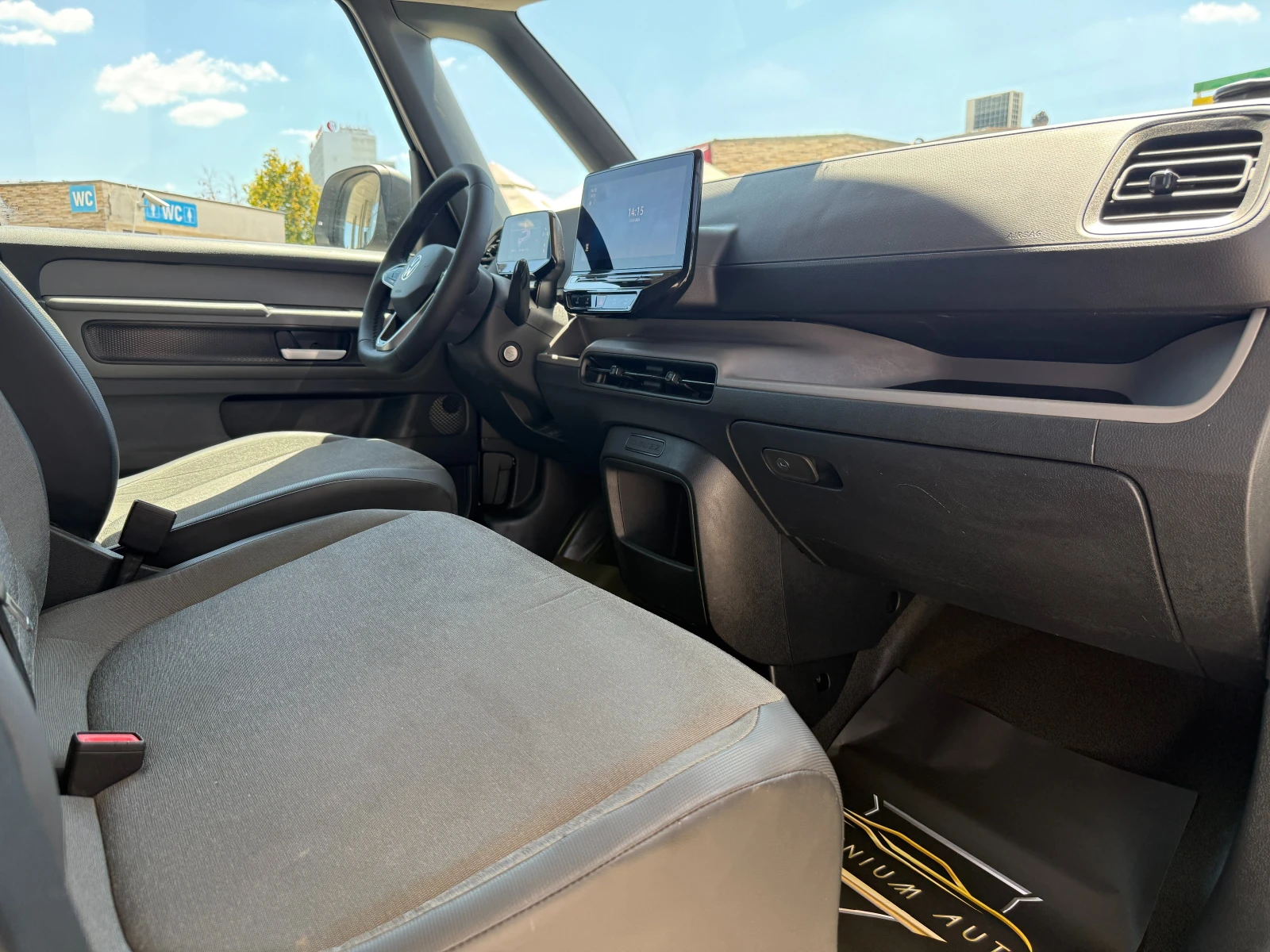 VW ID.Buzz 82kWh ГАРАНЦИЯ ДО 12.2031г. !!! Дистроник/Камера, снимка 11 - Автомобили и джипове - 55502356