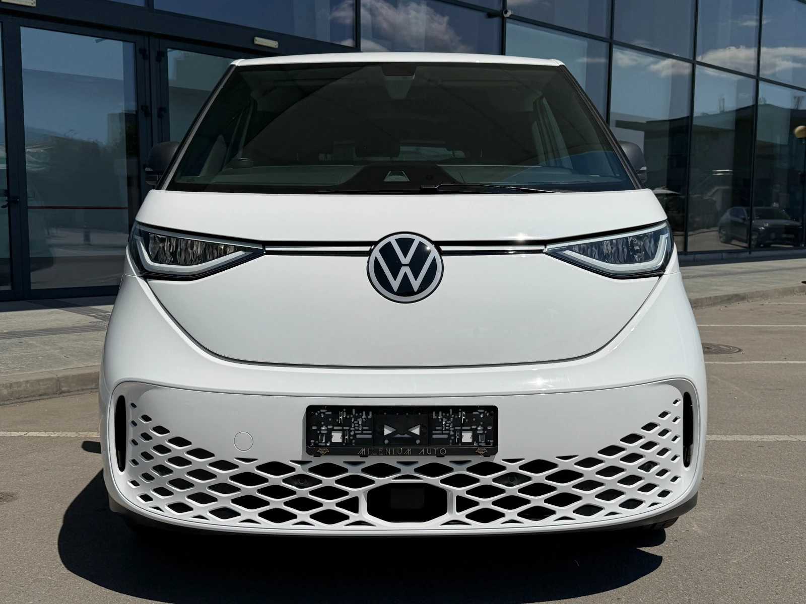 VW ID.Buzz 82kWh ГАРАНЦИЯ ДО 12.2031г. !!! Дистроник/Камера, снимка 8 - Автомобили и джипове - 55502356