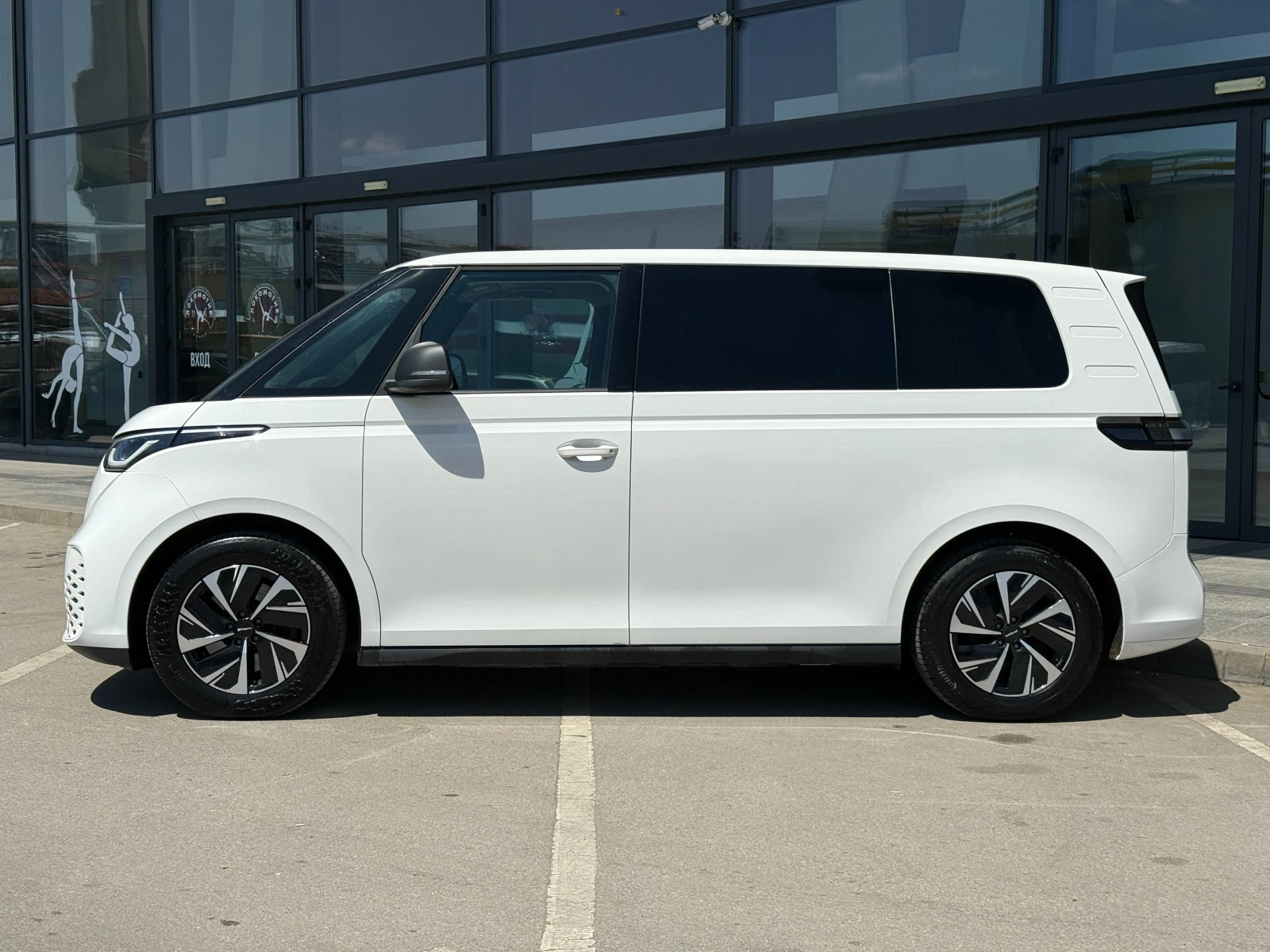 VW ID.Buzz 82kWh ГАРАНЦИЯ ДО 12.2031г. !!! Дистроник/Камера, снимка 2 - Автомобили и джипове - 55502356