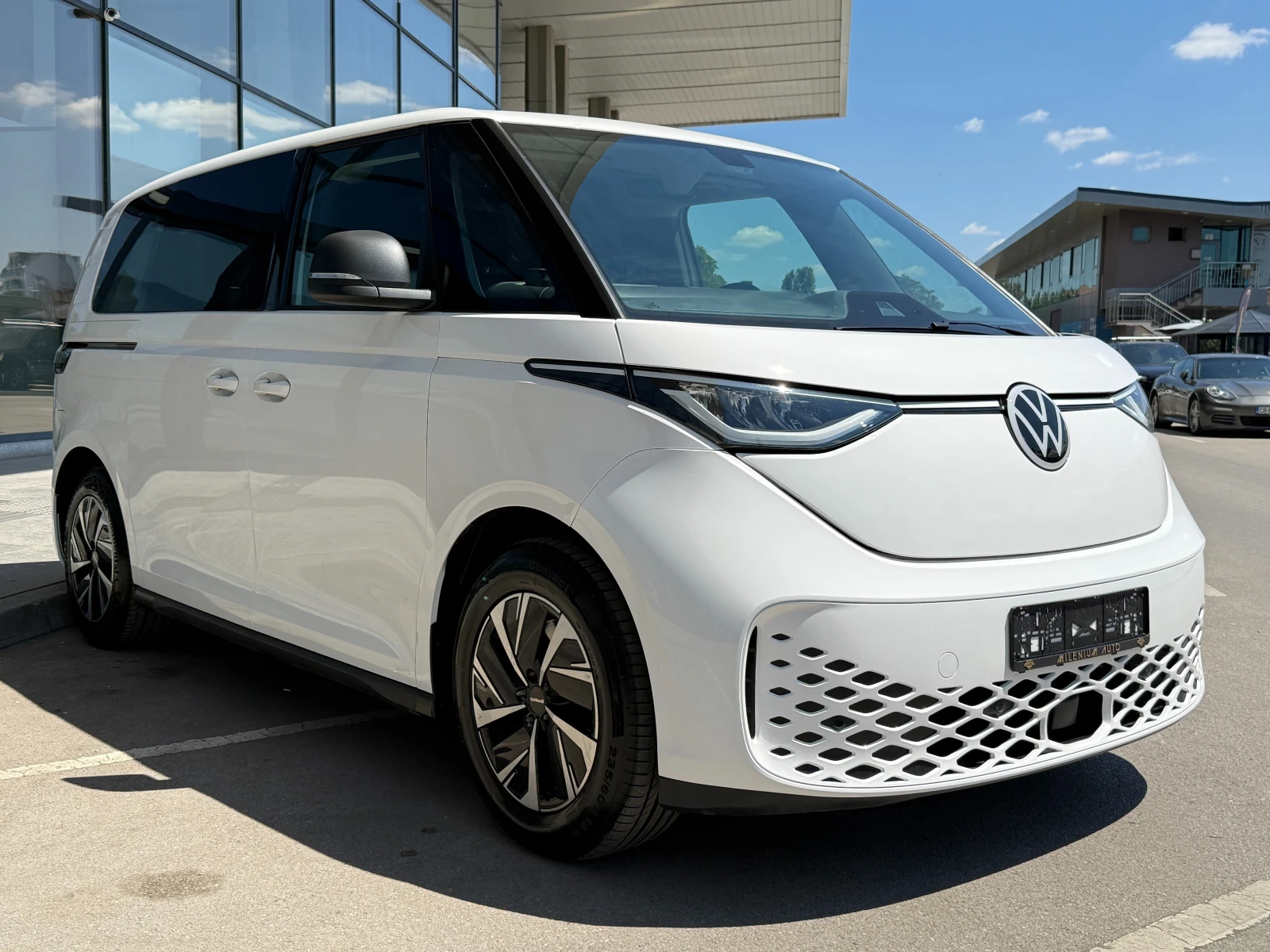 VW ID.Buzz 82kWh ГАРАНЦИЯ ДО 12.2031г. !!! Дистроник/Камера, снимка 7 - Автомобили и джипове - 55502356