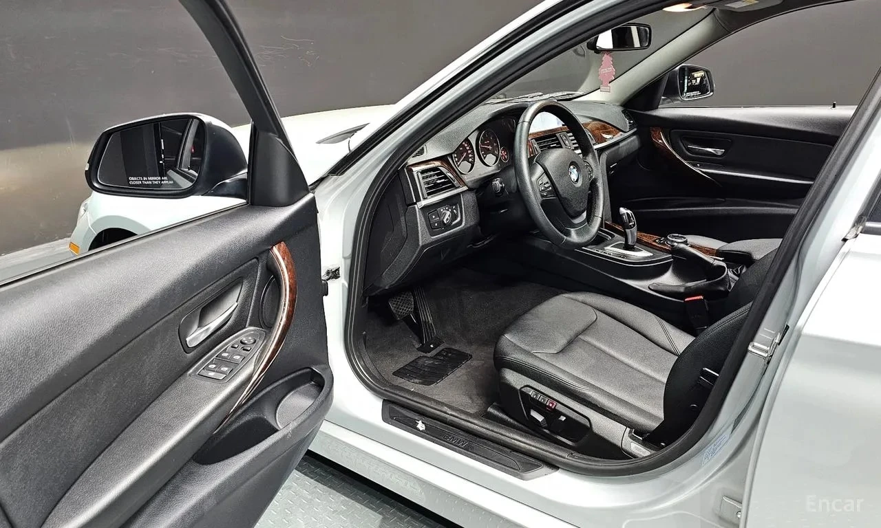 BMW 320 d Sport| PANO| ПАМЕТ| АМБИЕНТ| 2 КЛЮЧА, снимка 11 - Автомобили и джипове - 56105340