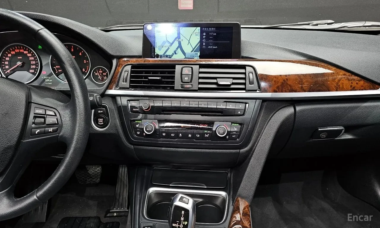 BMW 320 d Sport| PANO| ПАМЕТ| АМБИЕНТ| 2 КЛЮЧА, снимка 14 - Автомобили и джипове - 56105340