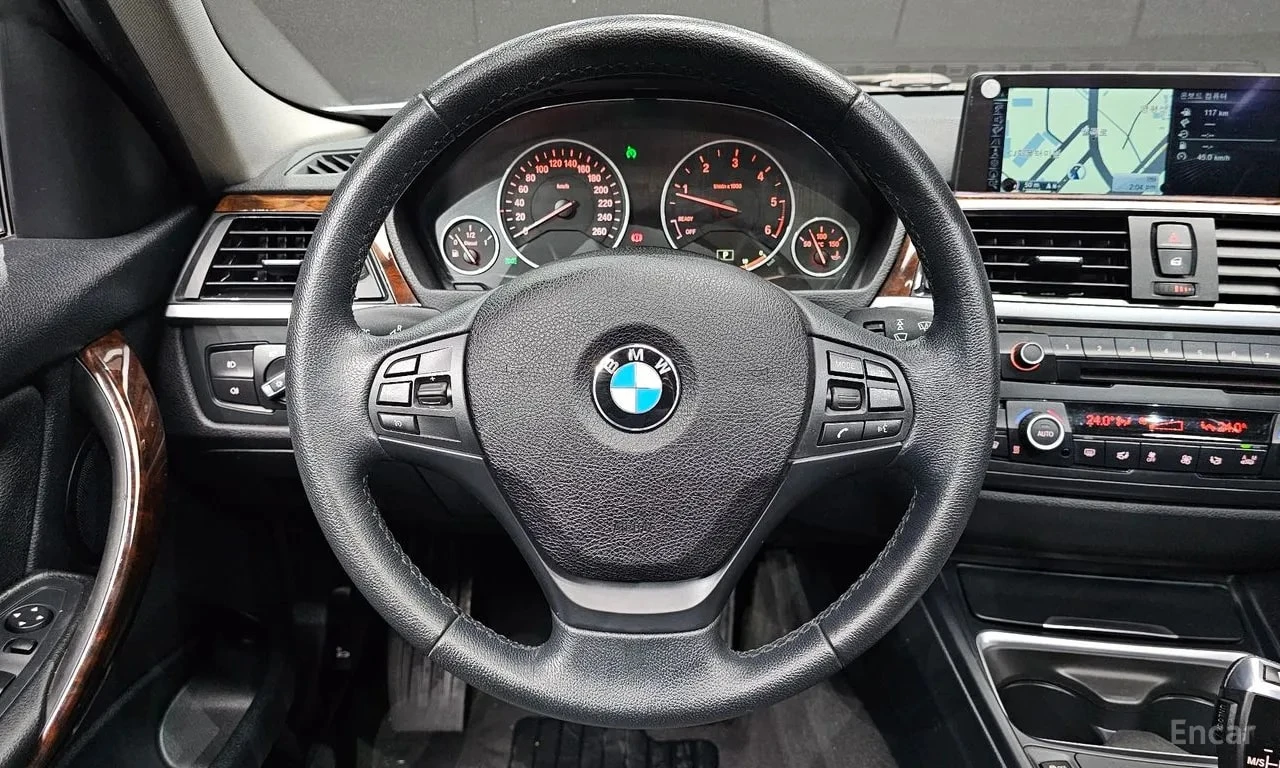 BMW 320 d Sport| PANO| ПАМЕТ| АМБИЕНТ| 2 КЛЮЧА, снимка 13 - Автомобили и джипове - 56105340