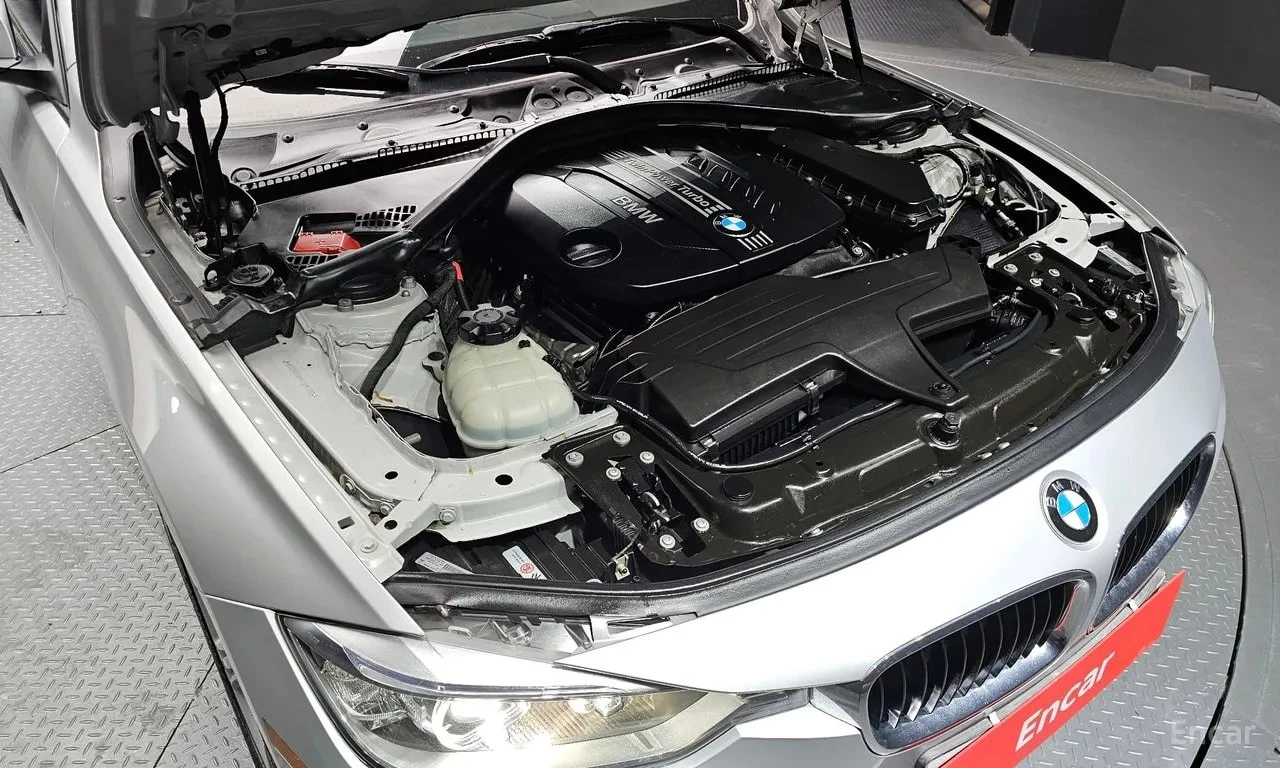 BMW 320 d Sport| PANO| ПАМЕТ| АМБИЕНТ| 2 КЛЮЧА, снимка 6 - Автомобили и джипове - 56105340