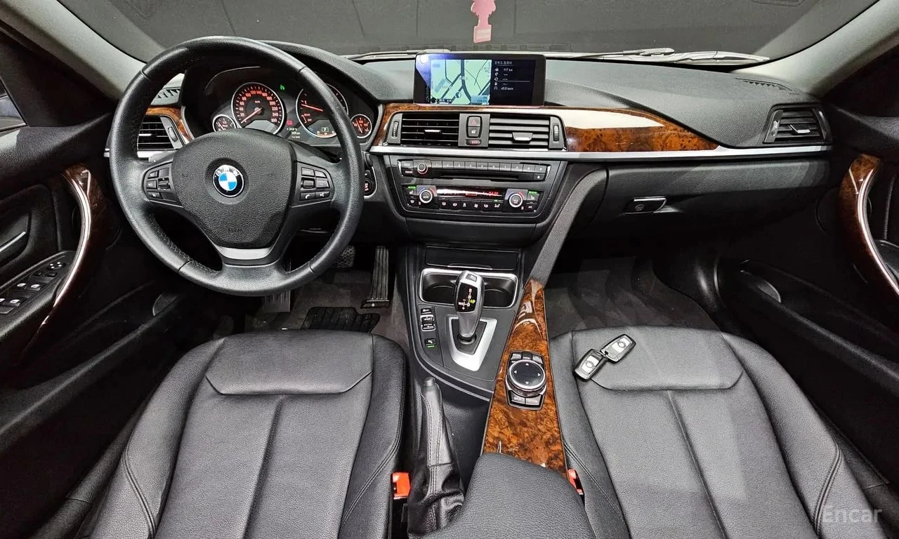 BMW 320 d Sport| PANO| ПАМЕТ| АМБИЕНТ| 2 КЛЮЧА, снимка 7 - Автомобили и джипове - 56105340