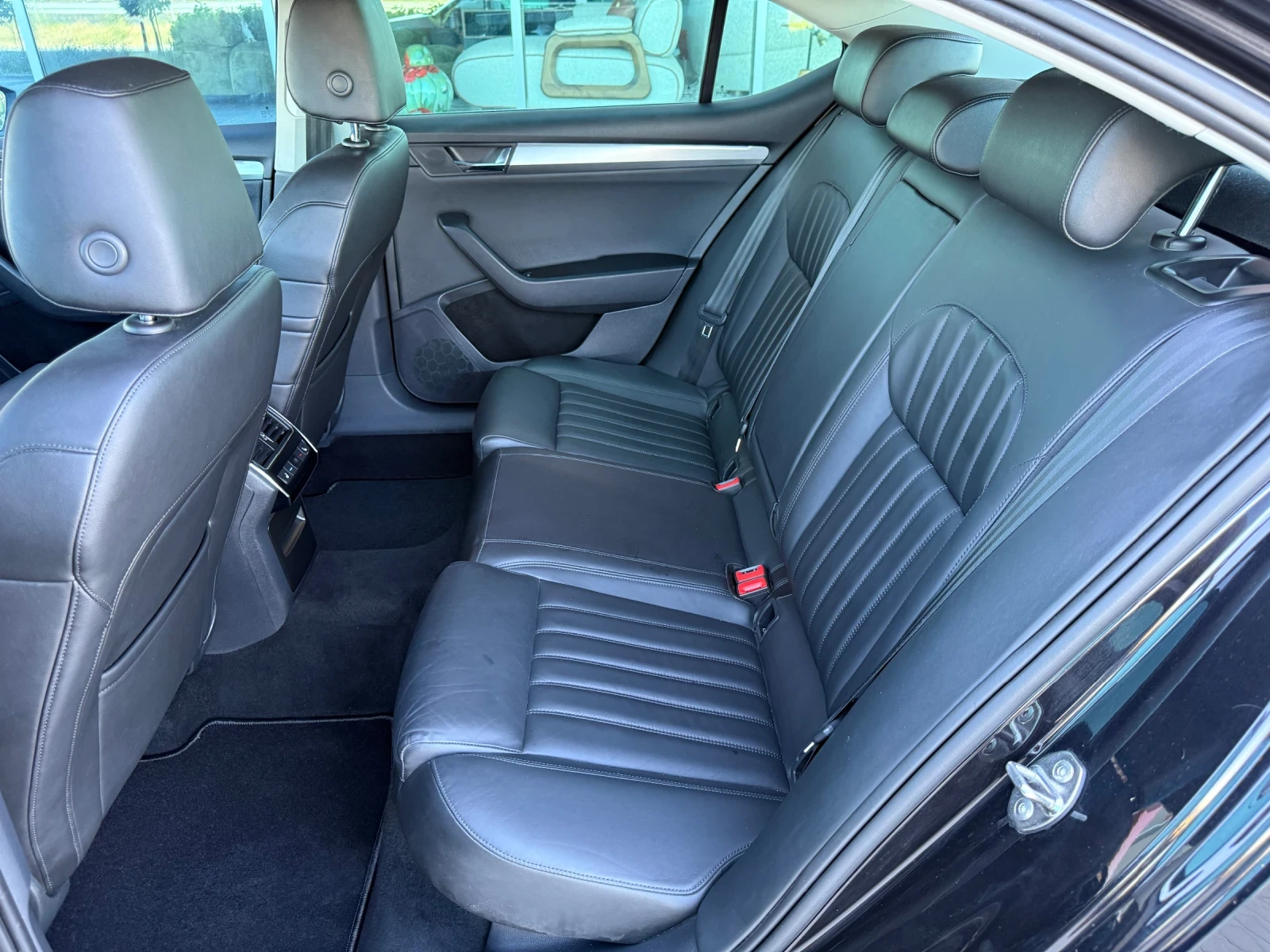 Skoda Superb 2.0 TDI 190кс FULL / KOJA / NAVI / LED/ DISTRONIC , снимка 11 - Автомобили и джипове - 56132303