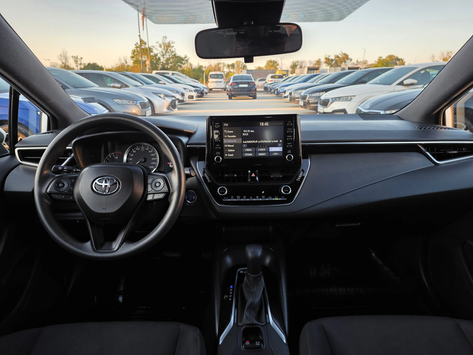 Toyota Corolla 1, 8 HYBRID A/T 122кс, снимка 15 - Автомобили и джипове - 56136878