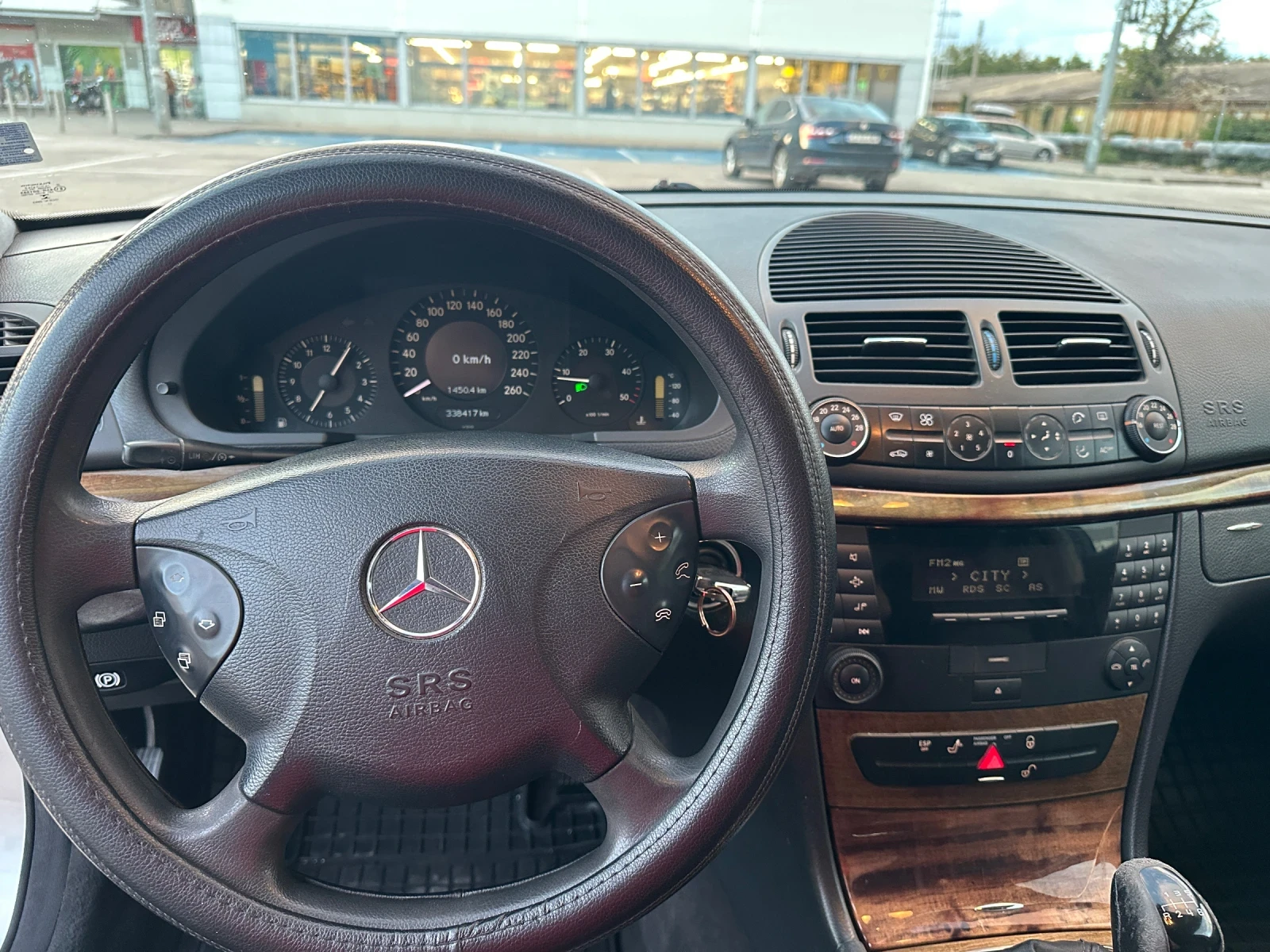 Mercedes-Benz E 220, снимка 9 - Автомобили и джипове - 56202377