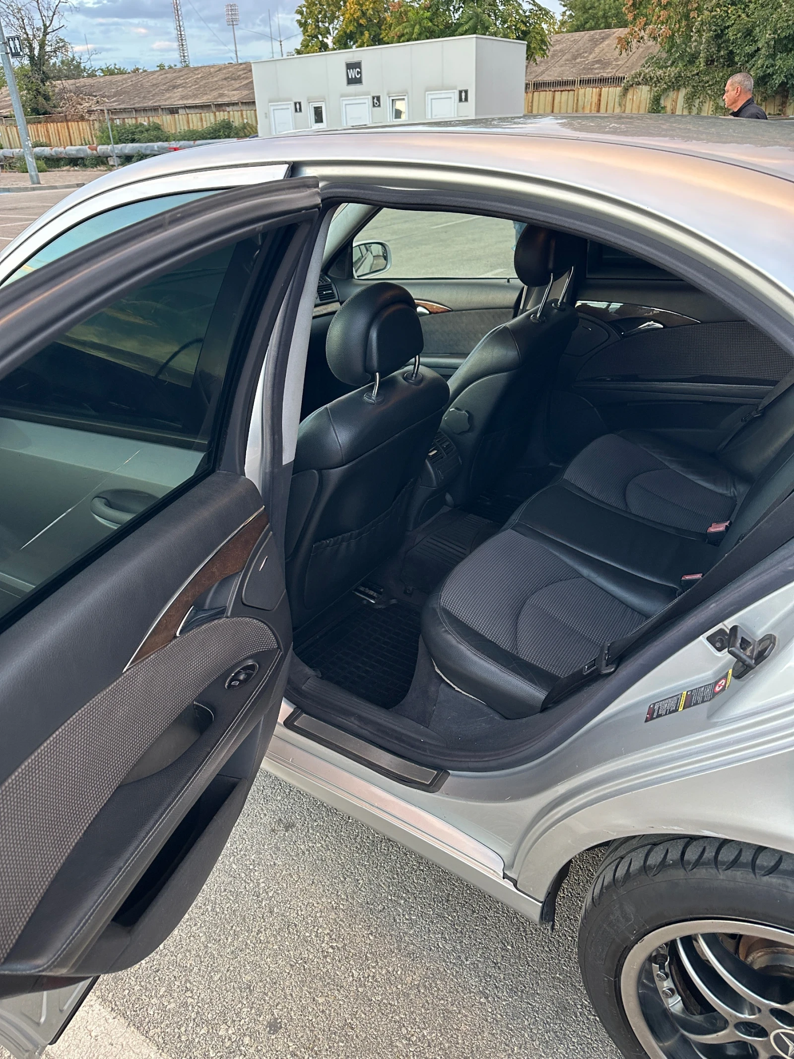 Mercedes-Benz E 220, снимка 12 - Автомобили и джипове - 56202377