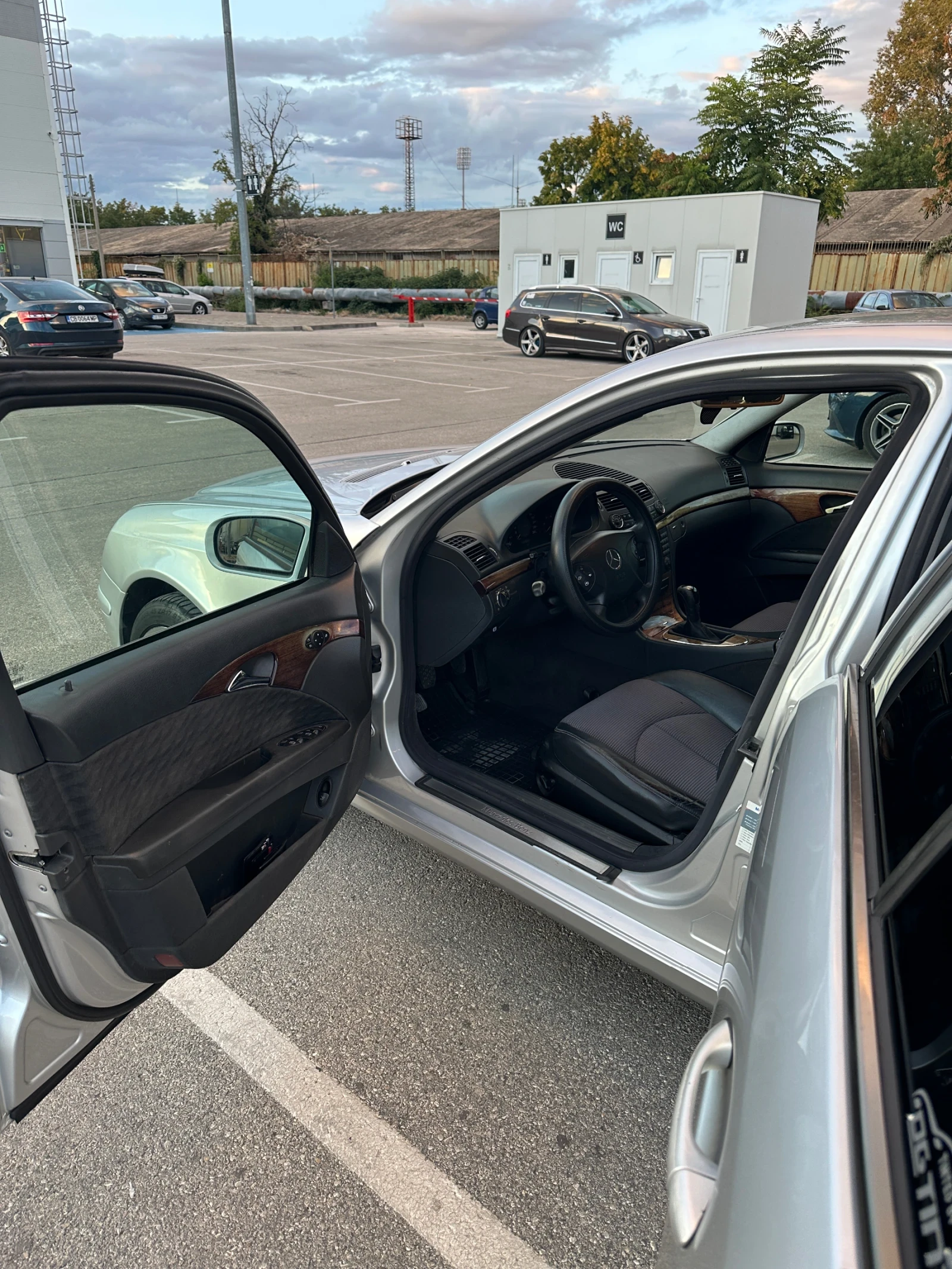 Mercedes-Benz E 220, снимка 14 - Автомобили и джипове - 56202377