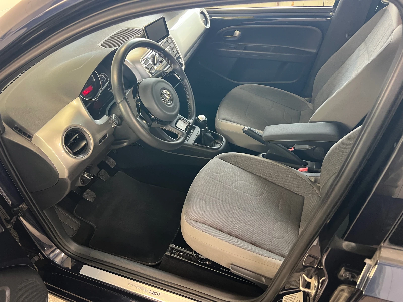 VW Up 1.0 CROSS NAVI   | Mobile.bg � ����������� 4