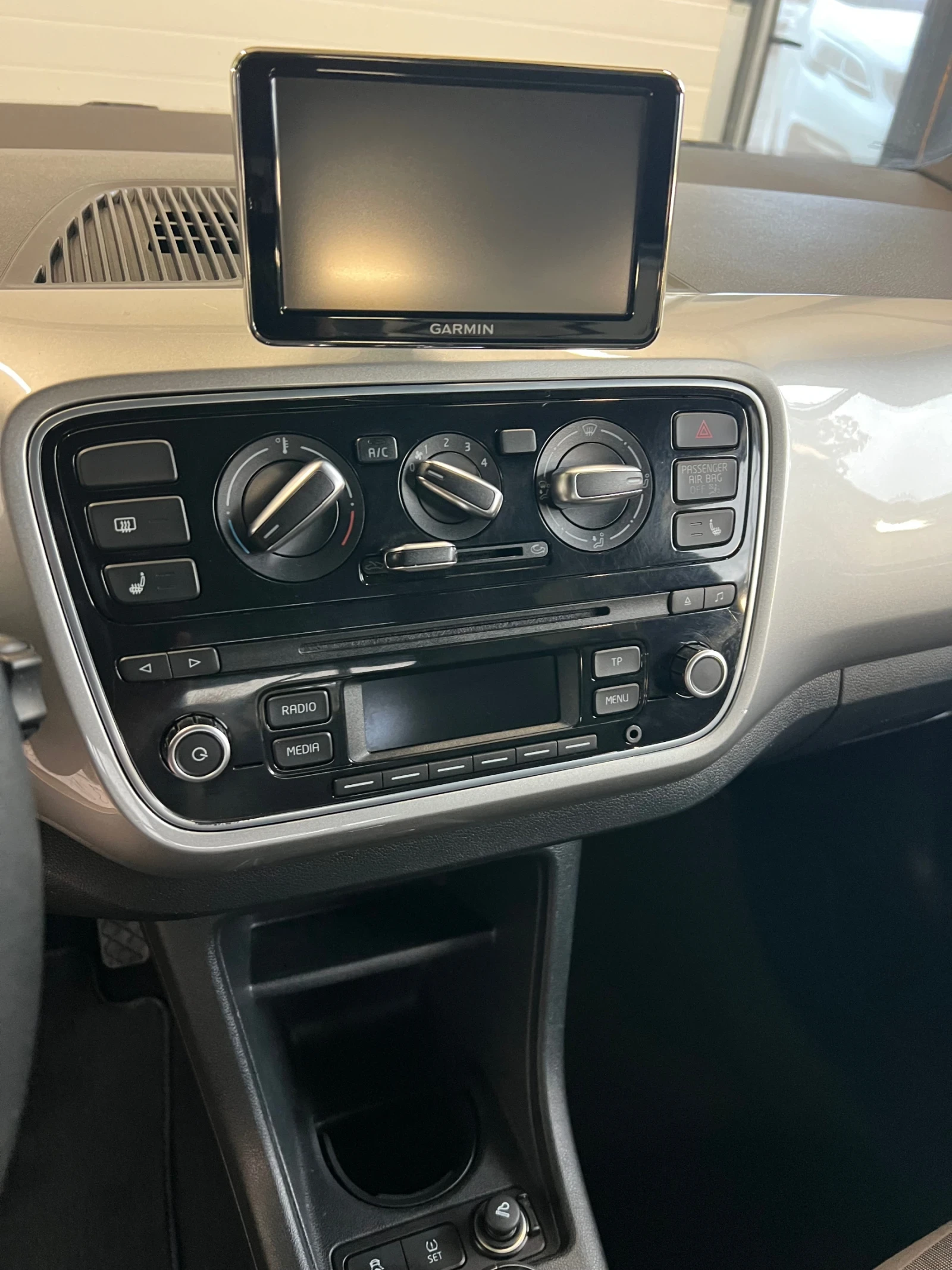 VW Up 1.0 CROSS NAVI   | Mobile.bg � ����������� 5