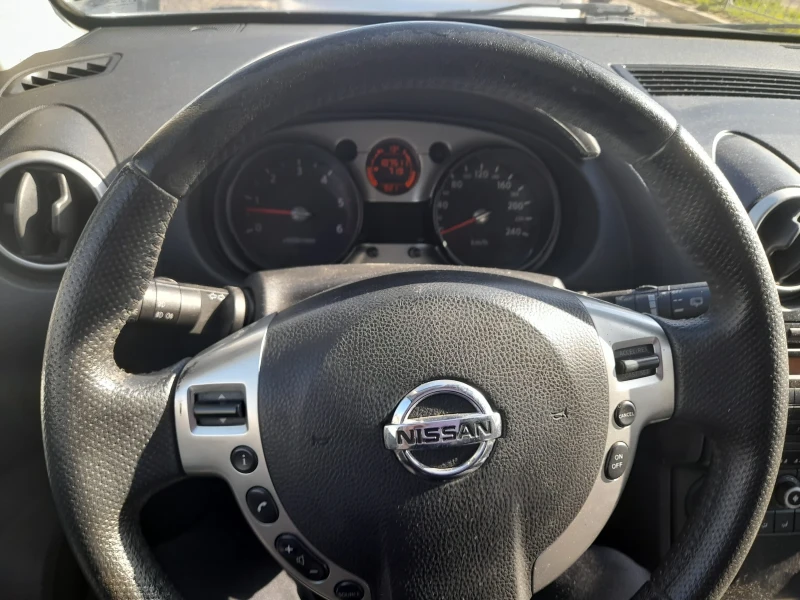 Nissan Qashqai 4x4, снимка 8 - Автомобили и джипове - 47550748