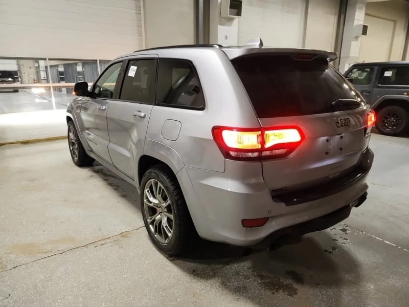 Jeep Grand cherokee * SRT * CARFAX * , снимка 4 - Автомобили и джипове - 53010322