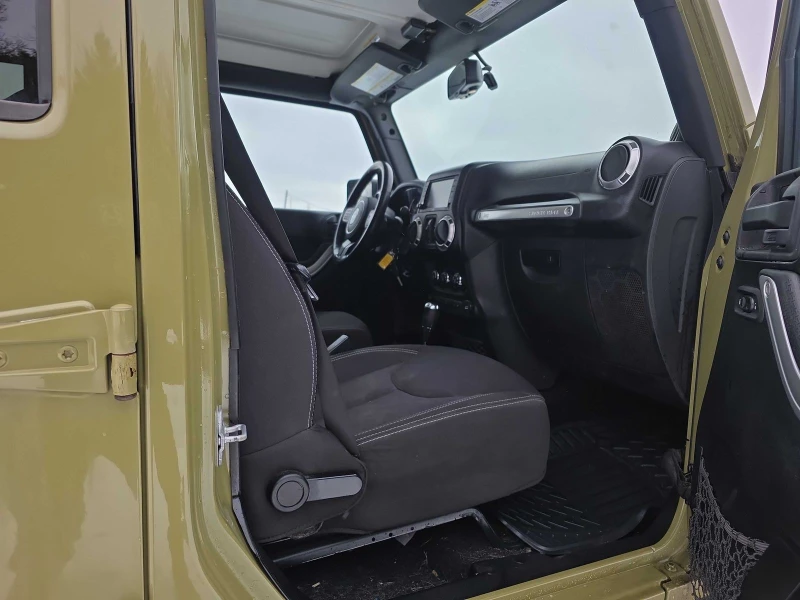 Jeep Wrangler Unlimited Sahara С РЕГИСТРАЦИЯ & АВТО КРЕДИТ , снимка 11 - Автомобили и джипове - 53597067