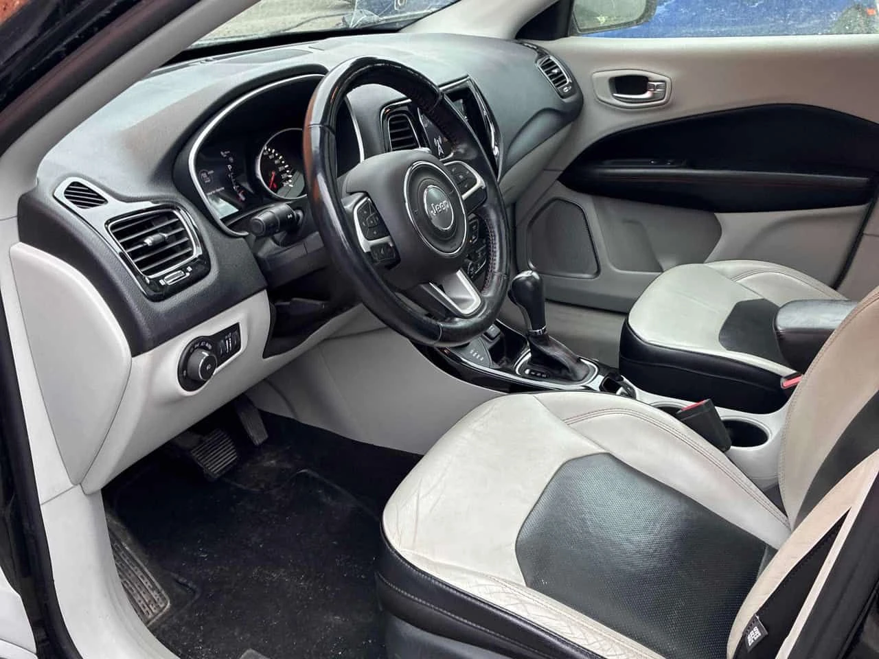 Jeep Compass LIMITED| PANO| ПОДГРЕВИ| CARFAX| , снимка 9 - Автомобили и джипове - 55275306