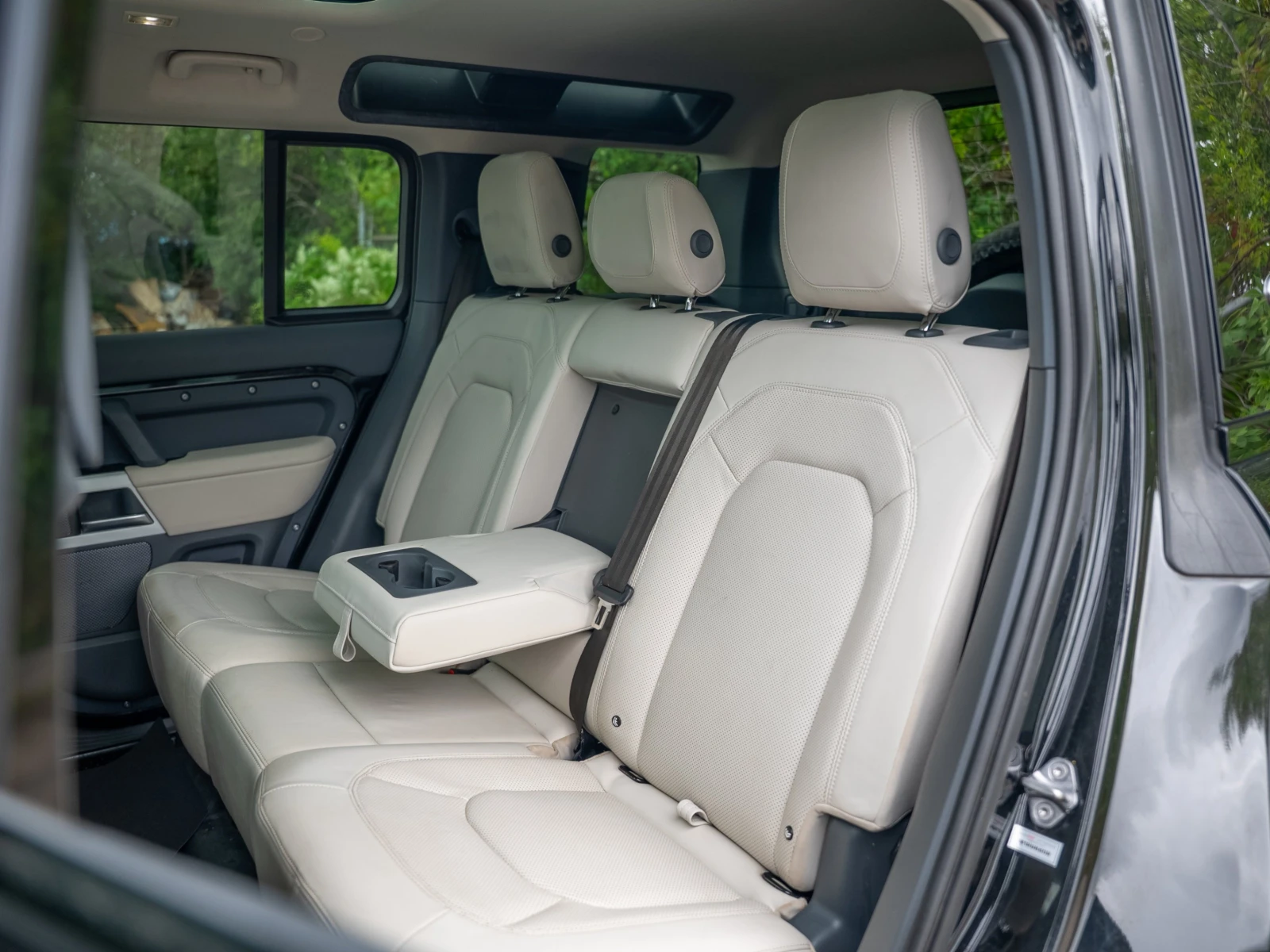 Land Rover Defender 110 S AWD | 360 | AIR | TR2 | Meridian, снимка 8 - Автомобили и джипове - 55827679