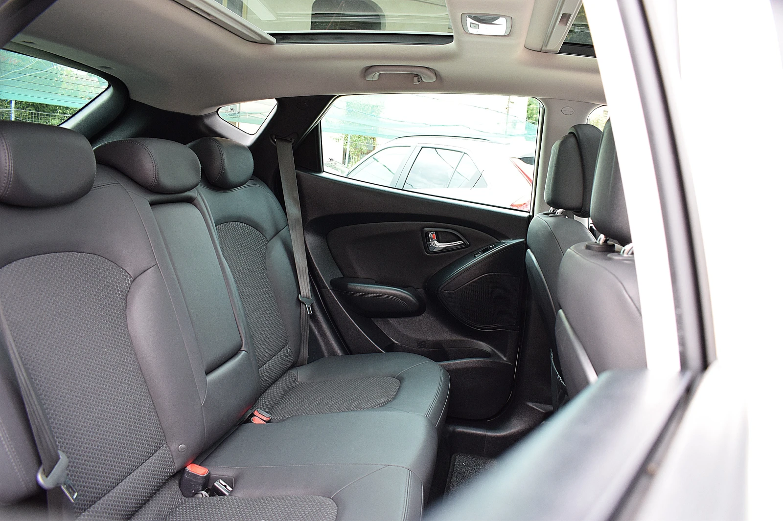 Hyundai IX35 2.0ШВЕЙЦАРИЯ/LUX/4x4, снимка 14 - Автомобили и джипове - 56047381
