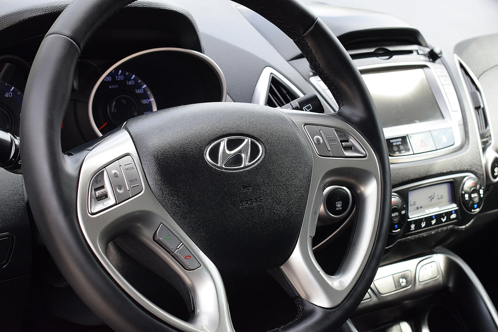 Hyundai IX35 2.0ШВЕЙЦАРИЯ/LUX/4x4, снимка 8 - Автомобили и джипове - 56047381