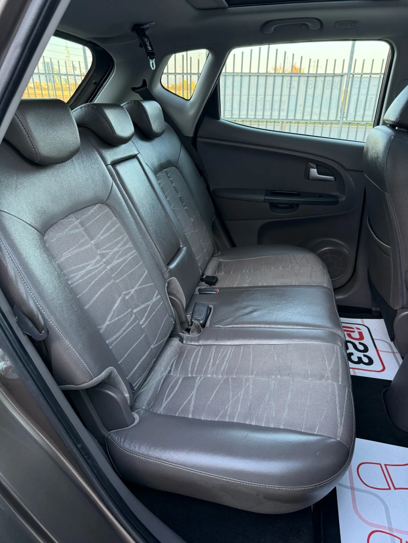 Kia Venga 1.6CRDi* 128кс* PREMIUM* * * , снимка 10 - Автомобили и джипове - 43686120