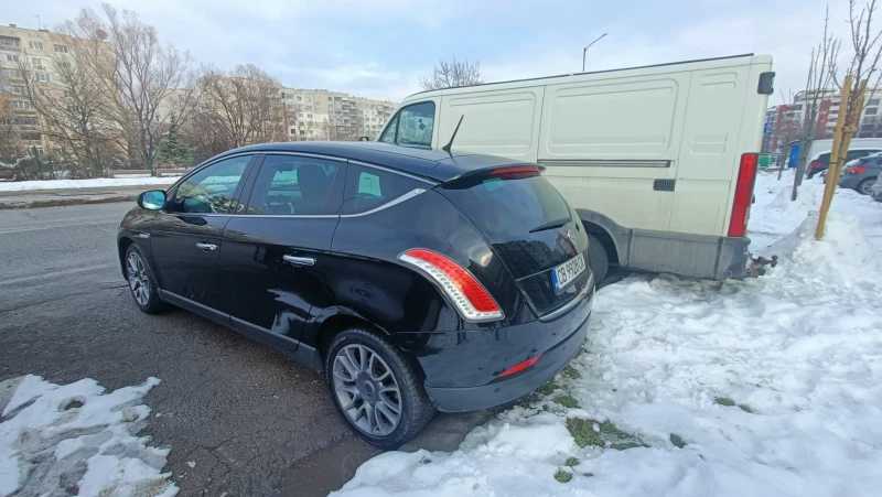 Lancia Delta 1.6 M-jet автоматик, снимка 5 - Автомобили и джипове - 48715338