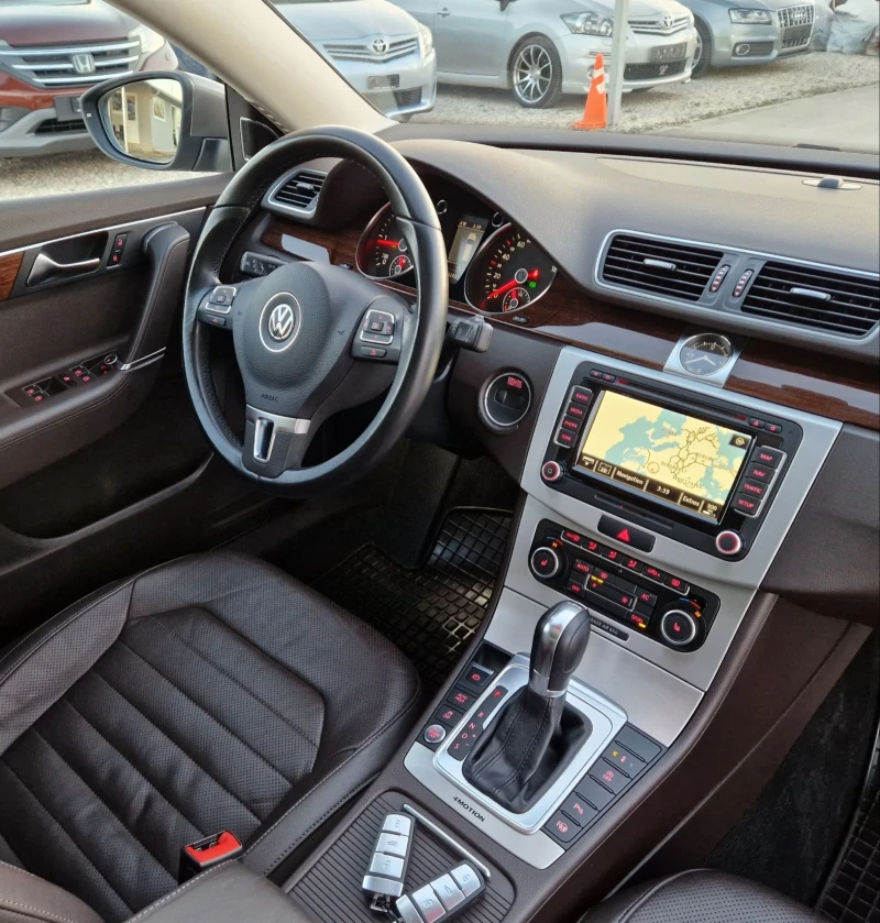 VW Passat 2.0 TDi 4Х4 ДИСТРОНИК/ОБДУХВАНЕ/КЕЙЛЕС/ПАНОРАМА, снимка 12 - Автомобили и джипове - 49591064