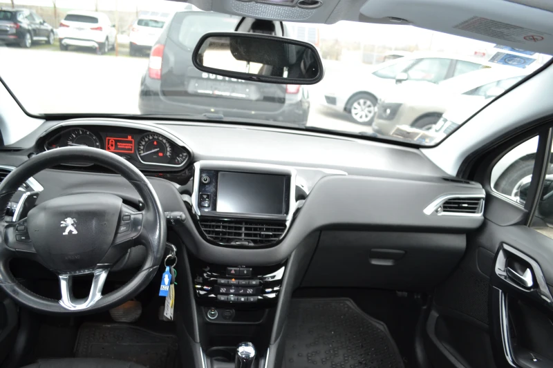 Peugeot 208 1.2I-AVTOMAT, снимка 8 - Автомобили и джипове - 49622438