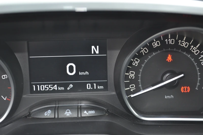 Peugeot 208 1.2I-AVTOMAT, снимка 13 - Автомобили и джипове - 49622438