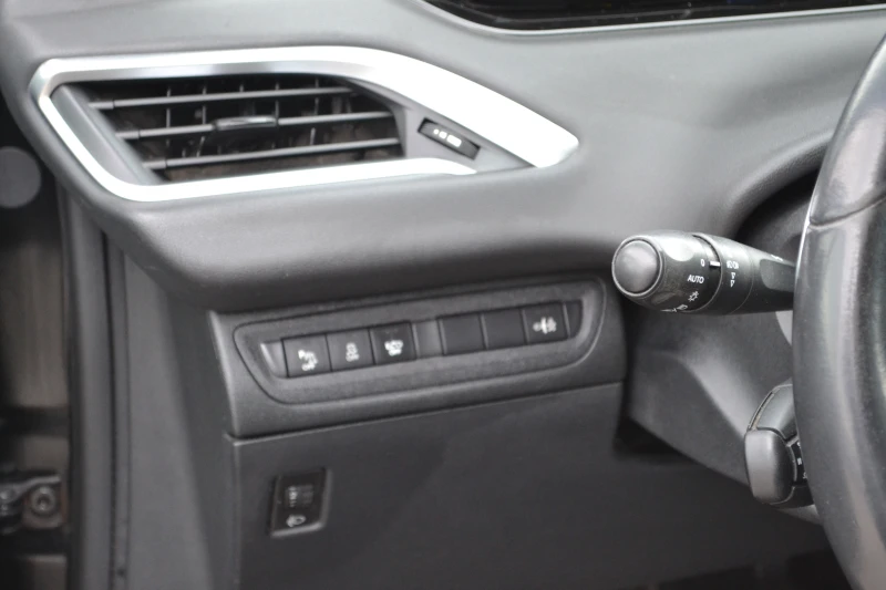 Peugeot 208 1.2I-AVTOMAT, снимка 12 - Автомобили и джипове - 49622438