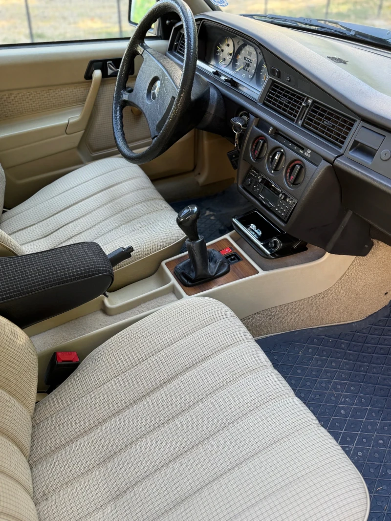 Mercedes-Benz 190, снимка 13 - Автомобили и джипове - 52732433