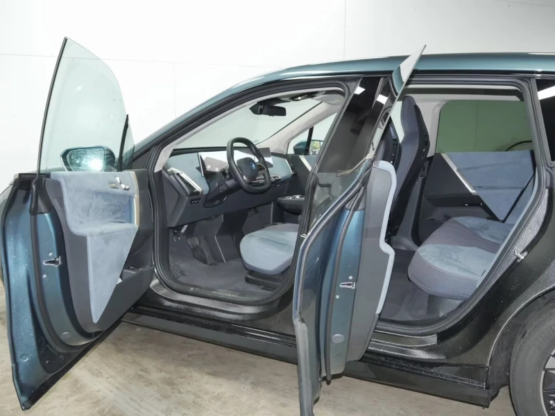 BMW iX xDrive50/523HP/M-SPORT/AHK/HUD/NAVI/LED/KLESS/475g, снимка 5 - Автомобили и джипове - 52154081