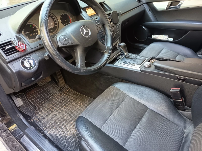 Mercedes-Benz C 220, снимка 12 - Автомобили и джипове - 52258995