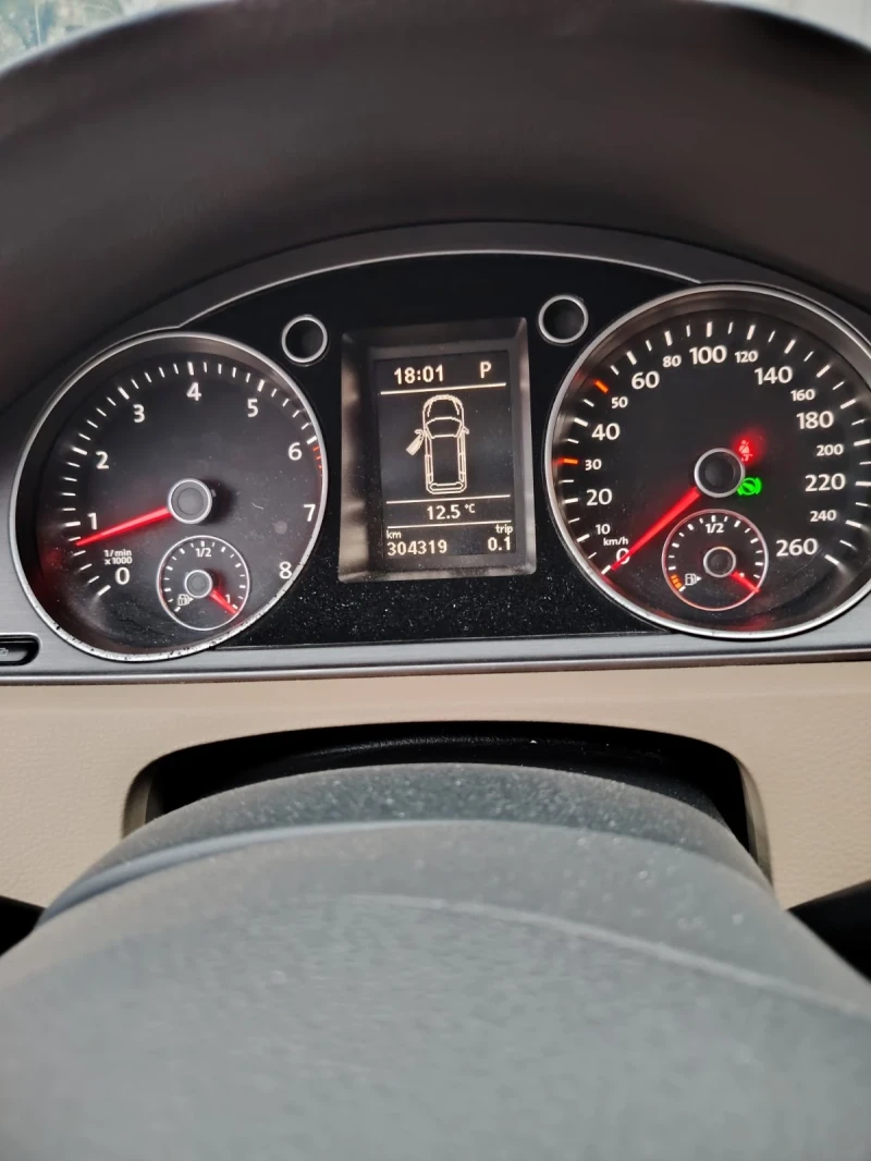 VW Passat, снимка 10 - Автомобили и джипове - 52844612